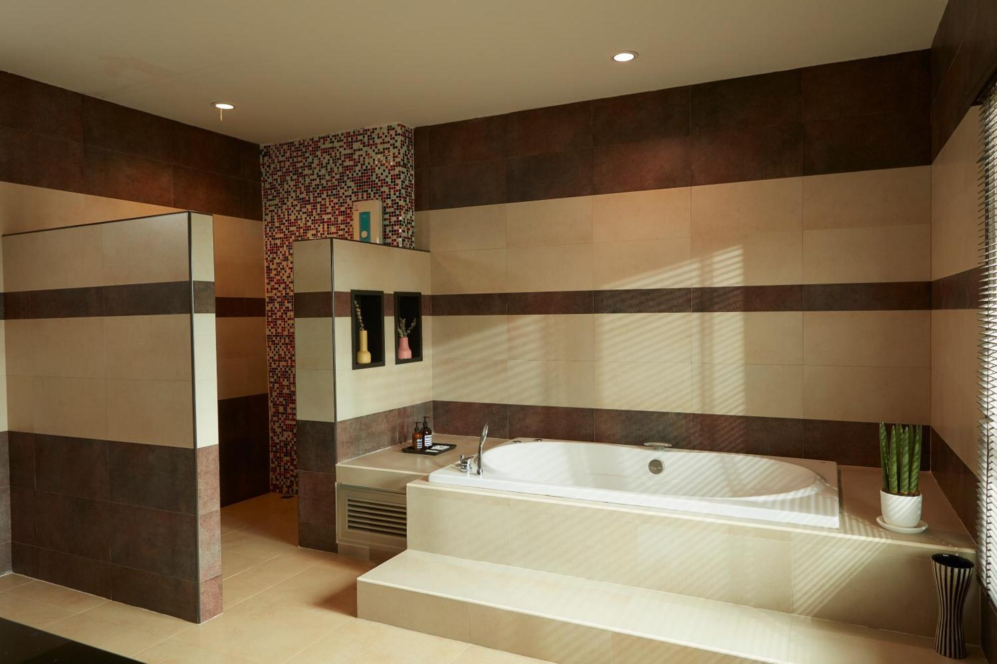 Rhienchai Place Hotel Surat Thani Exterior photo